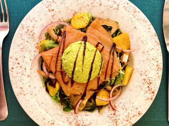 Smith & Son Café SMOKED SALMON SALAD
